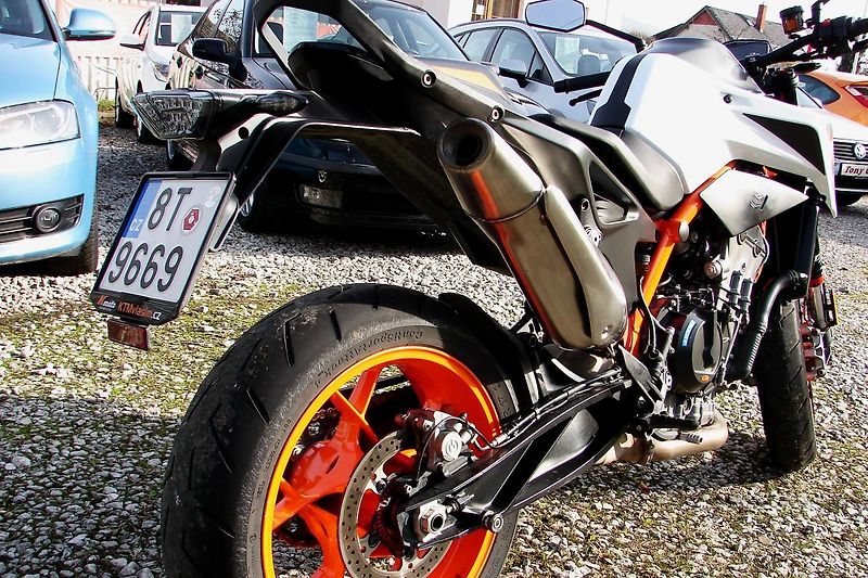 KTM 890 Duke R 121PS ČR 1. maj. - ZADÁNO! - fotka 14 z 34