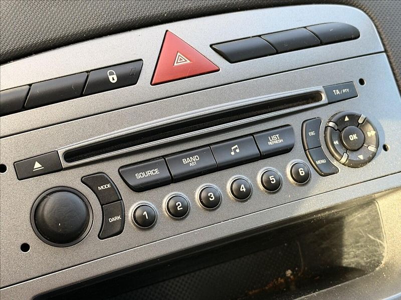 Peugeot 308 1,4 16V KLIMA - fotka 13 z 23