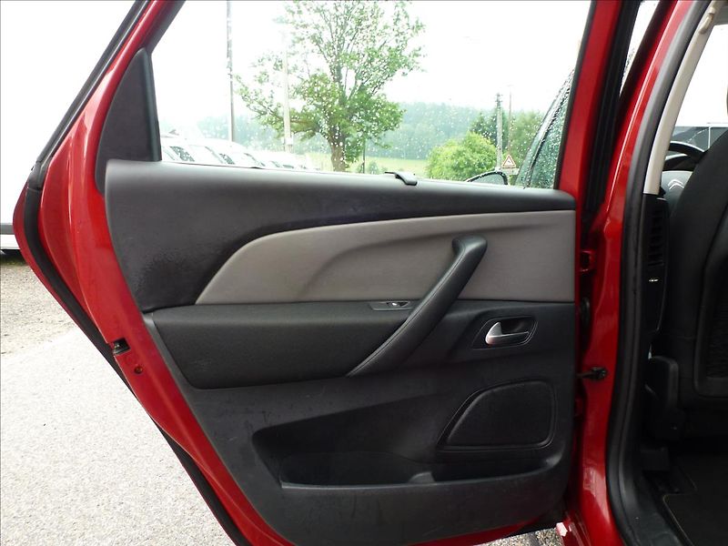 Citroën C4 Picasso 1,2 PureTech 110 MAN  SpaceTou - fotka 19 z 51