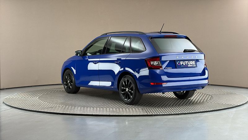 Škoda Fabia 1.0 TSI Black Combi - fotka 2 z 23