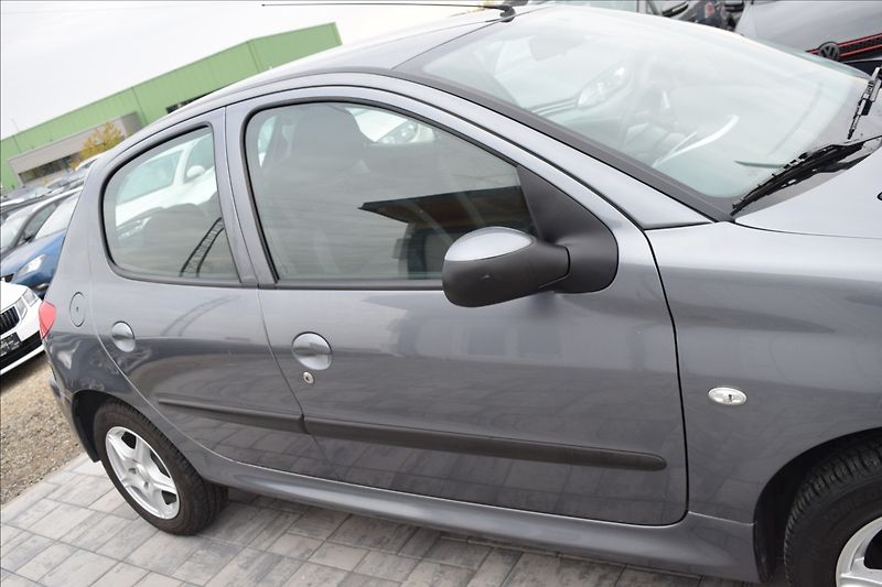 Peugeot 206 1,4 i (TU3) 54KW SERVISKA ALU - fotka 9 z 41