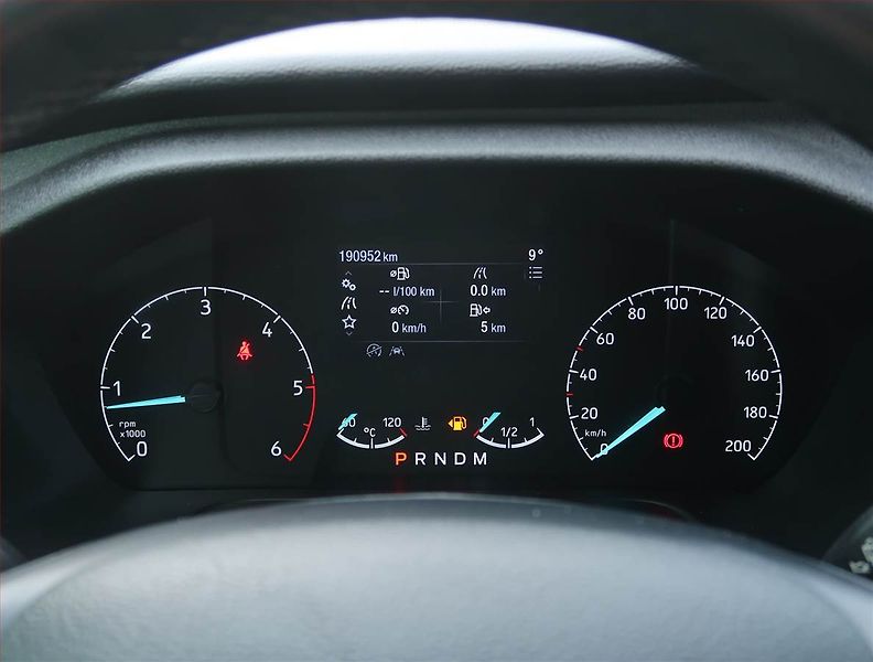 Ford Tourneo Custom (2021) Titanium 2.0 EcoBlue, ČR - fotka 11 z 25