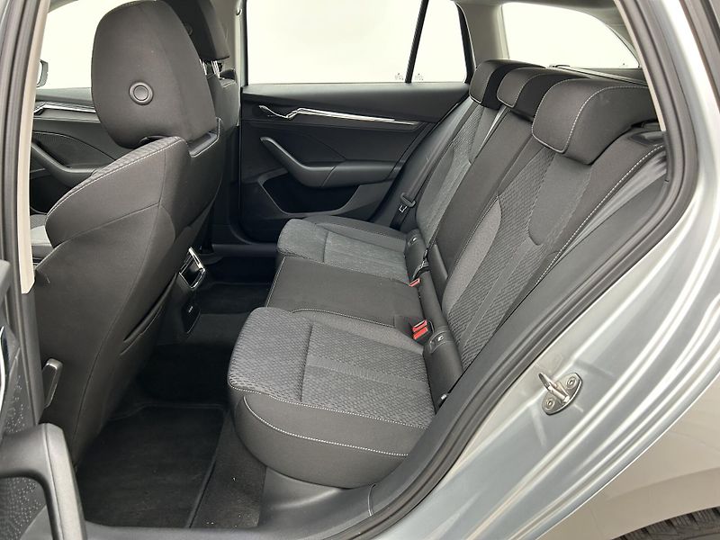 Škoda Octavia 2.0 TDI Style Plus - fotka 27 z 29