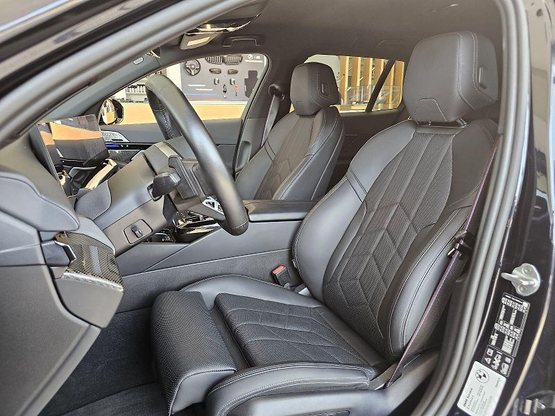 BMW Řada 5 540d xDrive Touring - fotka 16 z 39