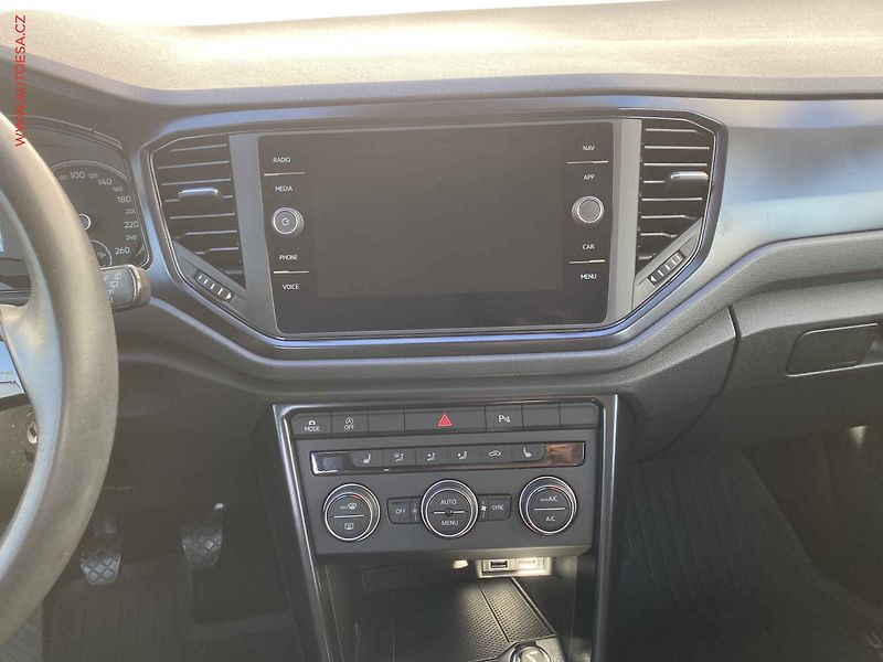 Volkswagen T-Roc (2018) 1.0 TSi, Trendline, navi - fotka 12 z 18