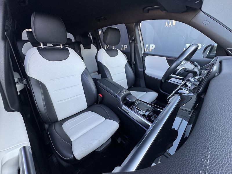 Mercedes-Benz GLB (2019) 200d 4Matic, AMG Line Head-up  - fotka 17 z 51