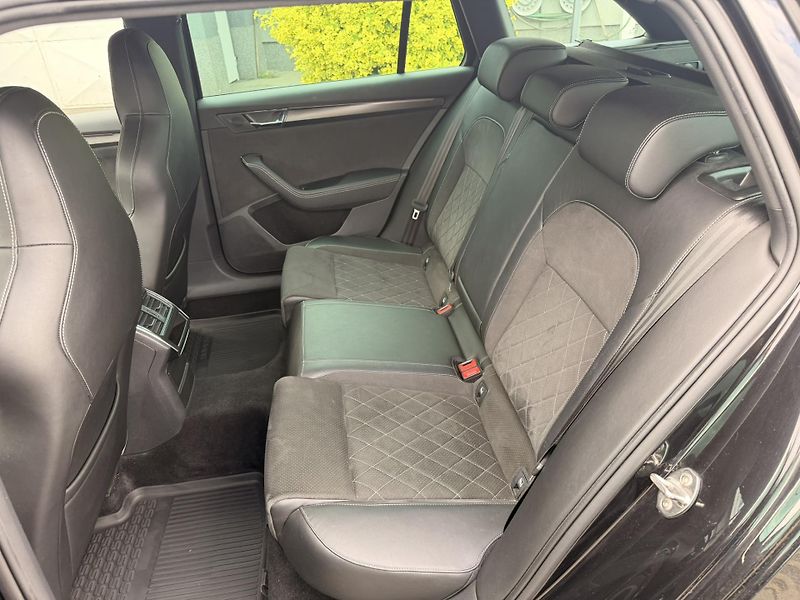 Škoda Superb COMBI 2,0 TDI 4x4 SPORTLINE - fotka 7 z 14