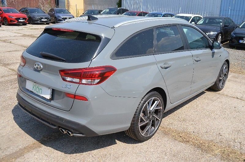 Hyundai i30 - fotka 2 z 16