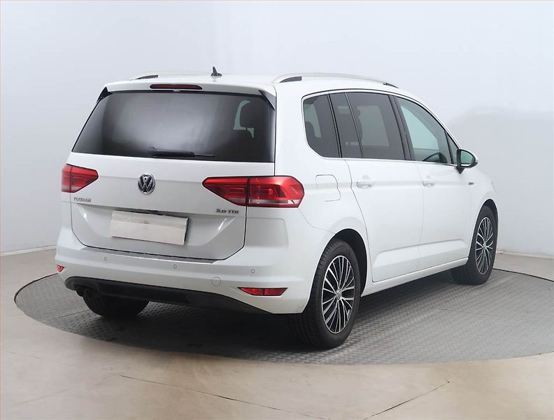 Volkswagen Touran (2017) R-Line 2.0 TDI, Automat - fotka 5 z 16