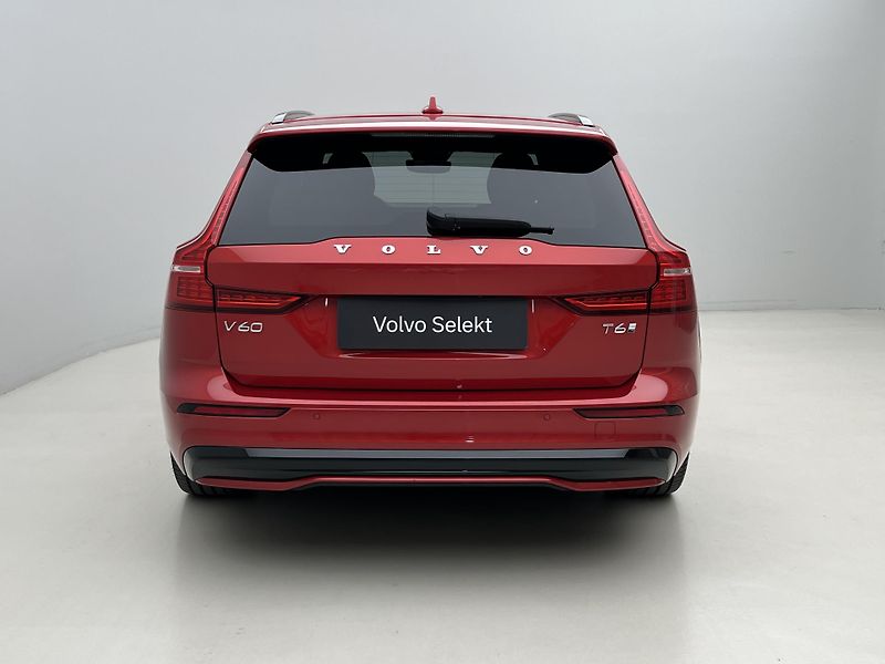 Volvo V60 T6 AWD DARK PLUS RECHARGE AUT - fotka 12 z 48