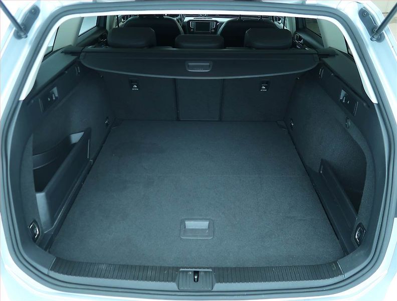 Volkswagen Passat (2017) Highline 1.4 GTE, Automat - fotka 14 z 24