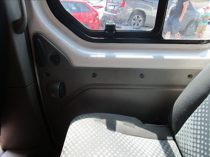Renault Trafic 2.0dCi 115 Passenger, 9 míst - fotka 25 z 41