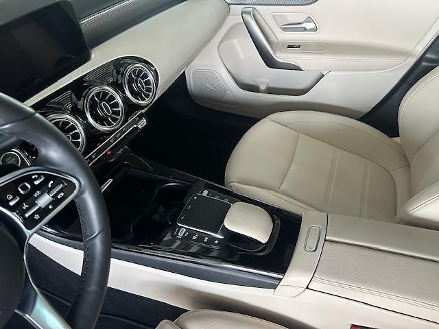 Mercedes-Benz Třídy A (2022) A200 4Matic Urban Progressive  - fotka 16 z 32