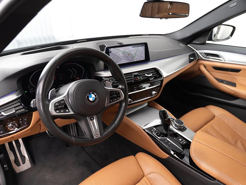 BMW Řada 5 530d xDrive Touring - fotka 11 z 22