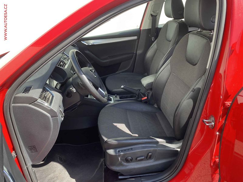 Škoda Octavia (2013) 1.6 TDi, Elegance, DSG - fotka 9 z 18