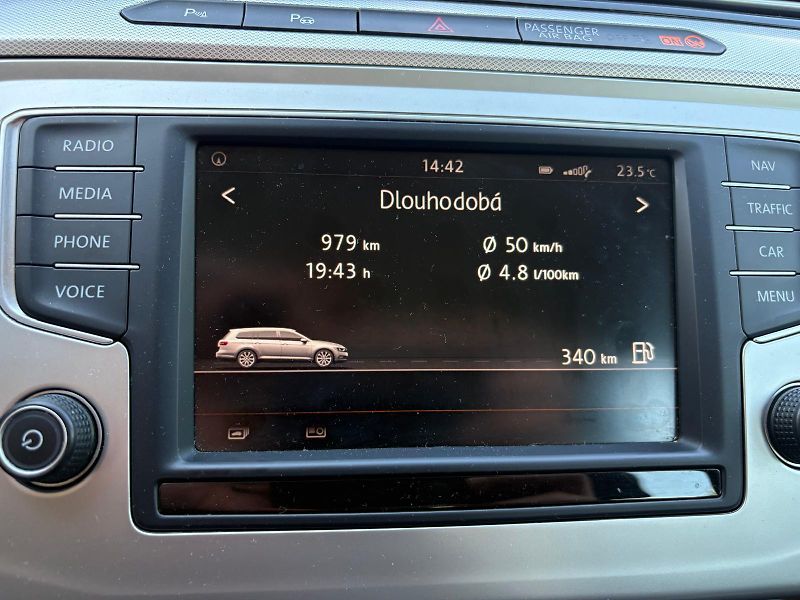 Volkswagen Passat (2015) 1. Majitel, Dovoz, Tažné - fotka 25 z 25