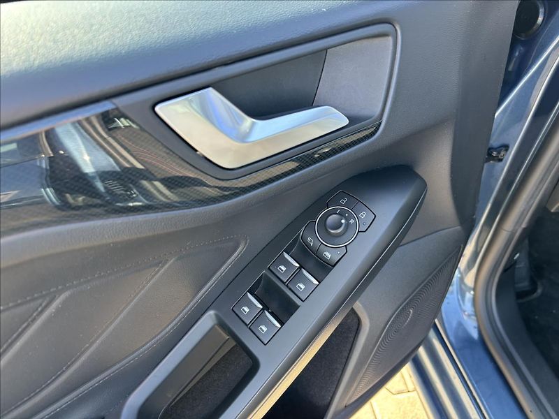 Ford Focus 1,0 EcoBoost  92kW ST-Line - fotka 15 z 28