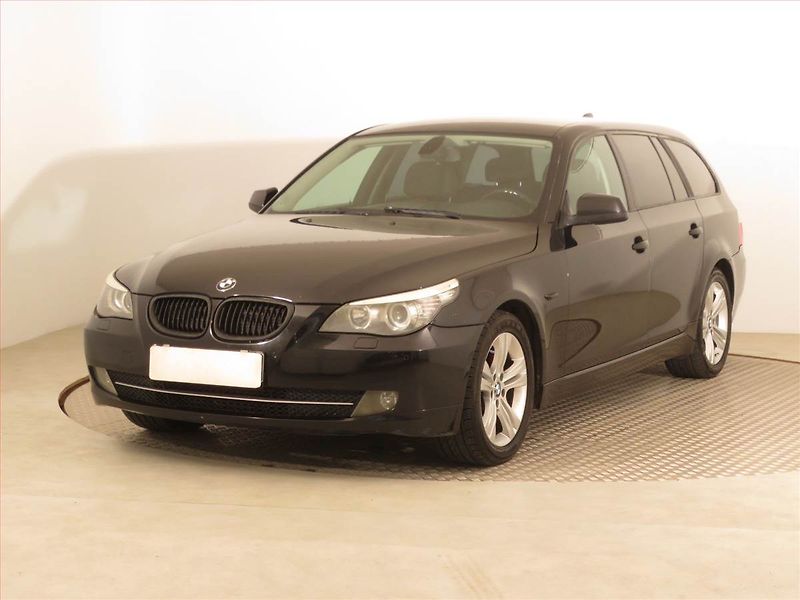 BMW Řada 5 (2009) 520d, Automat, Navi, Tempomat - fotka 2 z 15