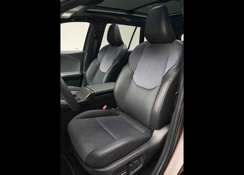 Toyota RAV4 (2026) NG26 2.5 HEV 4X4 - Style - fotka 11 z 18