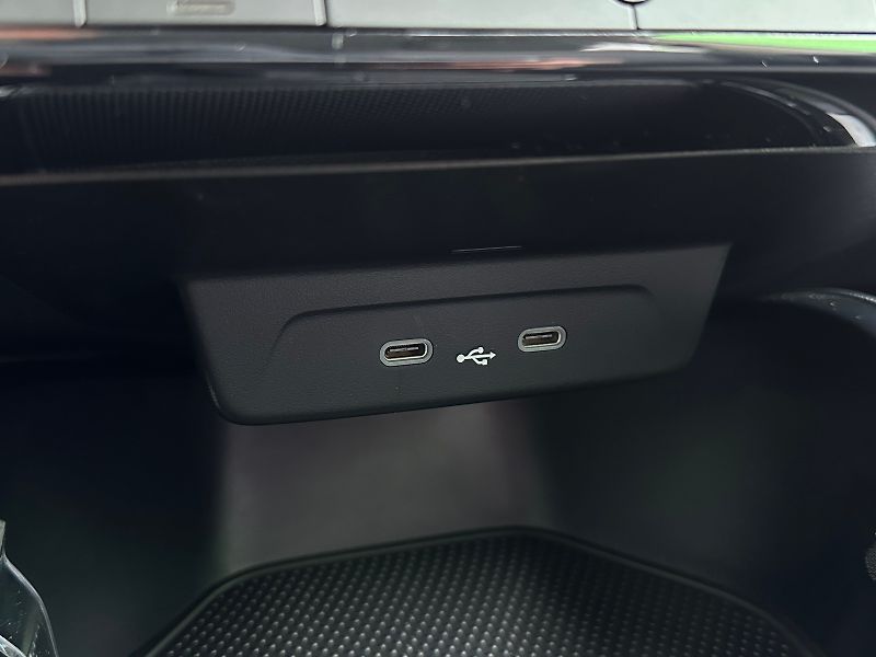 Škoda Fabia 1.0TSi 95PS LED V.Cockpit 2Z.C - fotka 33 z 40