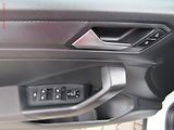 Volkswagen T-Roc (2020) 1.0 TSi, ČR, Style - náhled 11