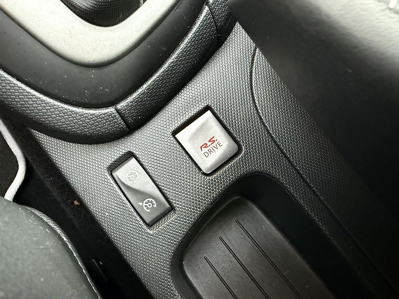Renault Clio RS 200 GP Automat REZERVACE - fotka 36 z 42