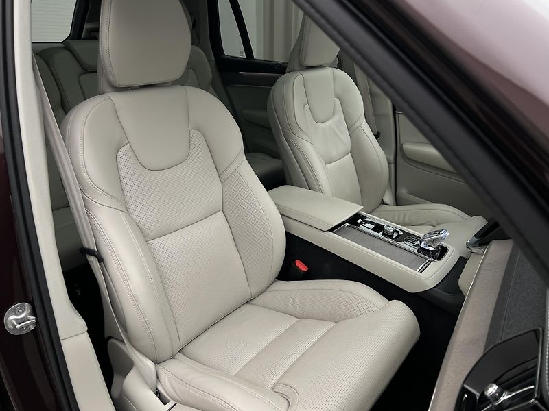 Volvo XC90 T8 AWD RECHARGE BRIGHT PLUS - fotka 21 z 56
