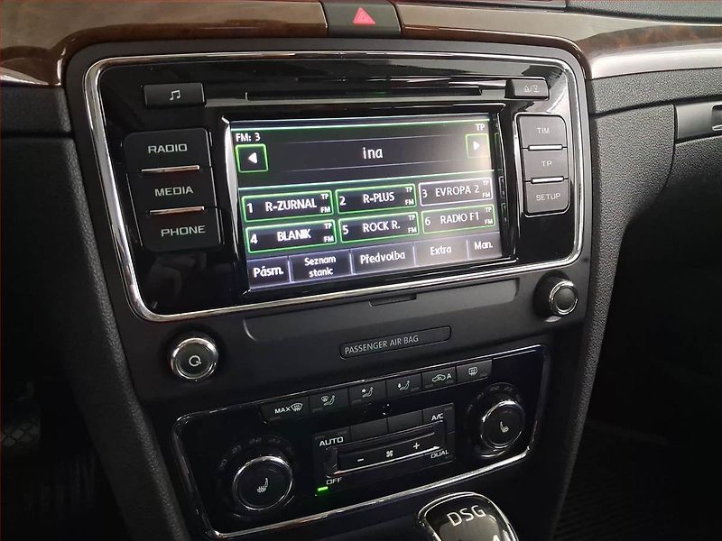 Škoda Superb (2013) Elegance 2.0 TDI, 4X4 - fotka 12 z 16