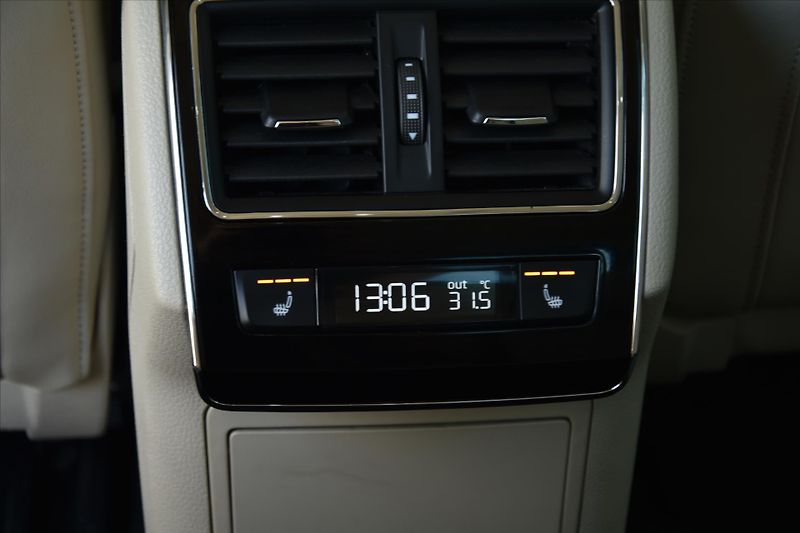 Škoda Superb 2.0TDi 147kW DSG L&K ČR - fotka 35 z 36