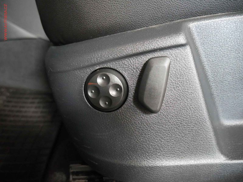 Volkswagen Sharan (2017) 2.0 TDi 4x4, 7míst, 2.maj,ČR - fotka 20 z 25