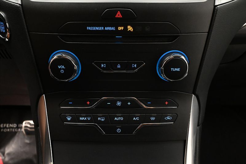 Ford S-MAX 2,0 TDCi 132 kW TITANIUM Záruk - fotka 20 z 29