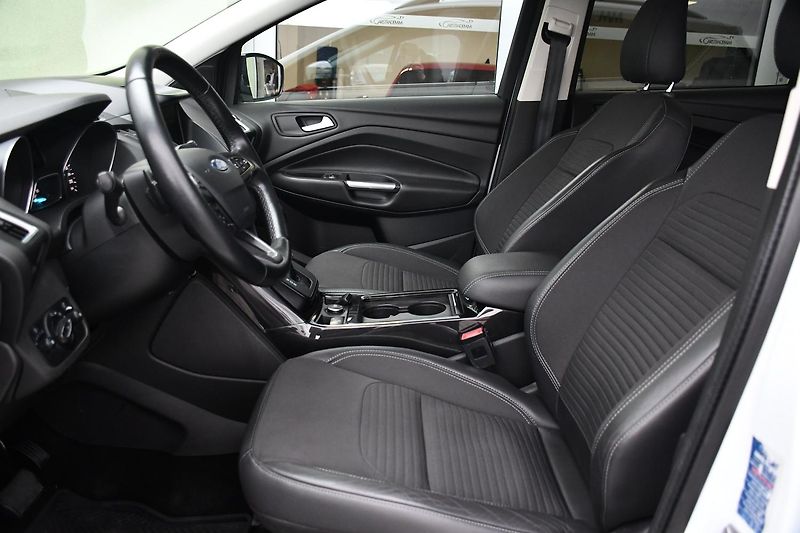 Ford Kuga 2,0TDCi AUT. A/C ČR TAŽNÉ - fotka 13 z 39