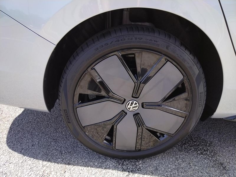 Volkswagen Passat R-Line 2,0 TSI 150 kW - fotka 8 z 28