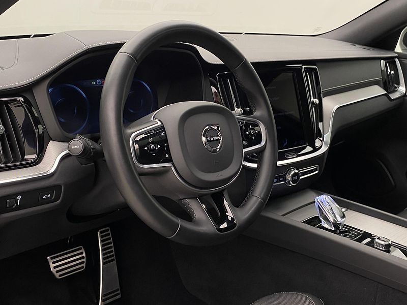 Volvo V60 B4 DARK PLUS AUT  - fotka 19 z 45