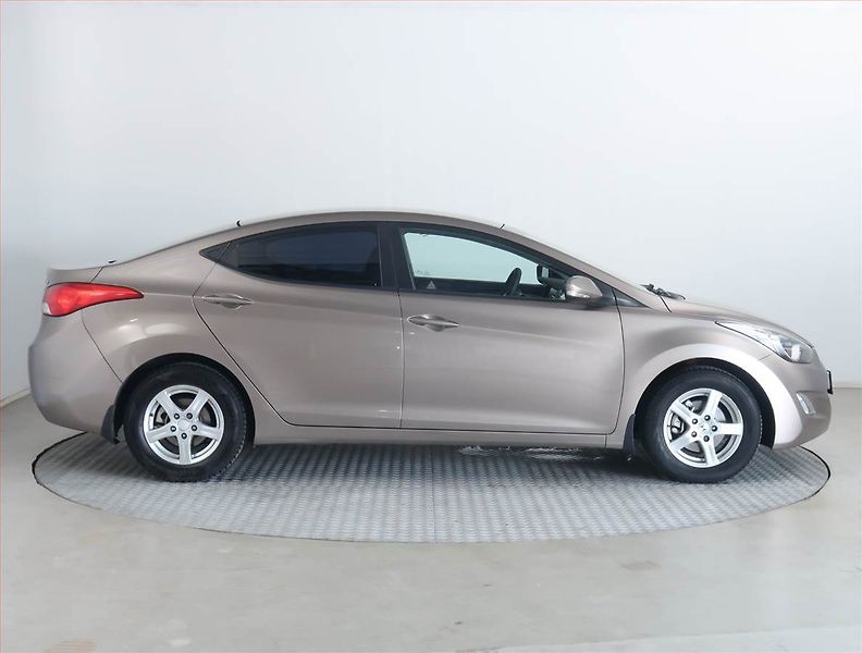 Hyundai Elantra (2011) 1.6, Serv.kniha, Tempomat - fotka 6 z 16