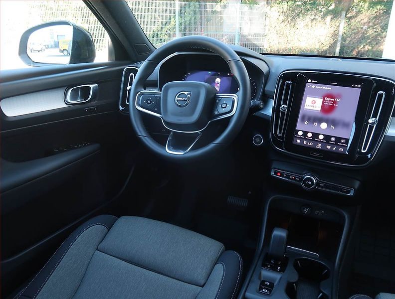 Volvo XC40 (2022) B4 - fotka 7 z 21