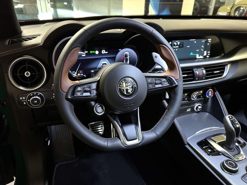 Alfa Romeo Stelvio (2026) 2.0 T 280k AT8 ZF Q4 4x4 Inten - fotka 21 z 25