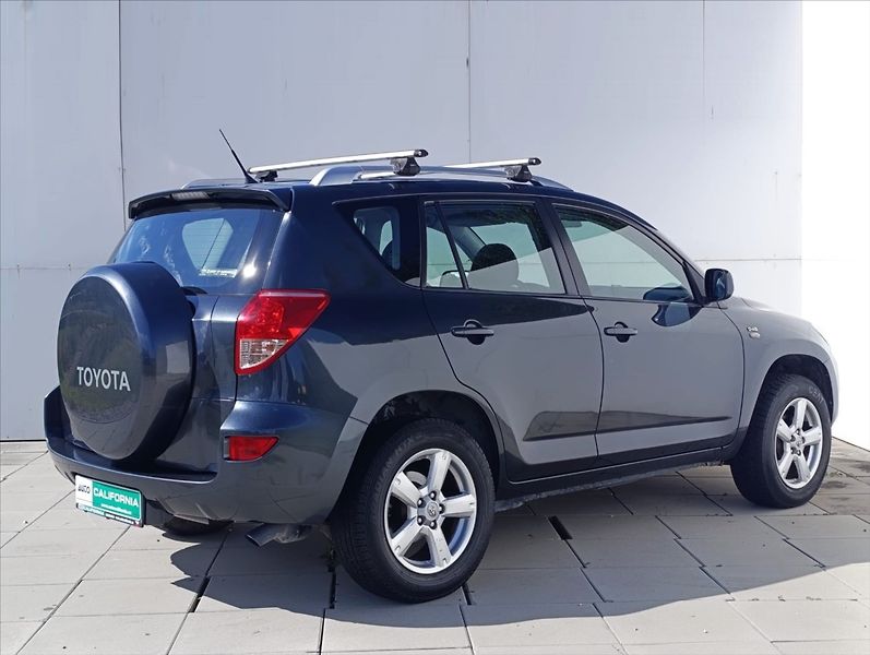 Toyota RAV4 2,2 D-4D 4x4 Aut.klimatizace - fotka 6 z 32