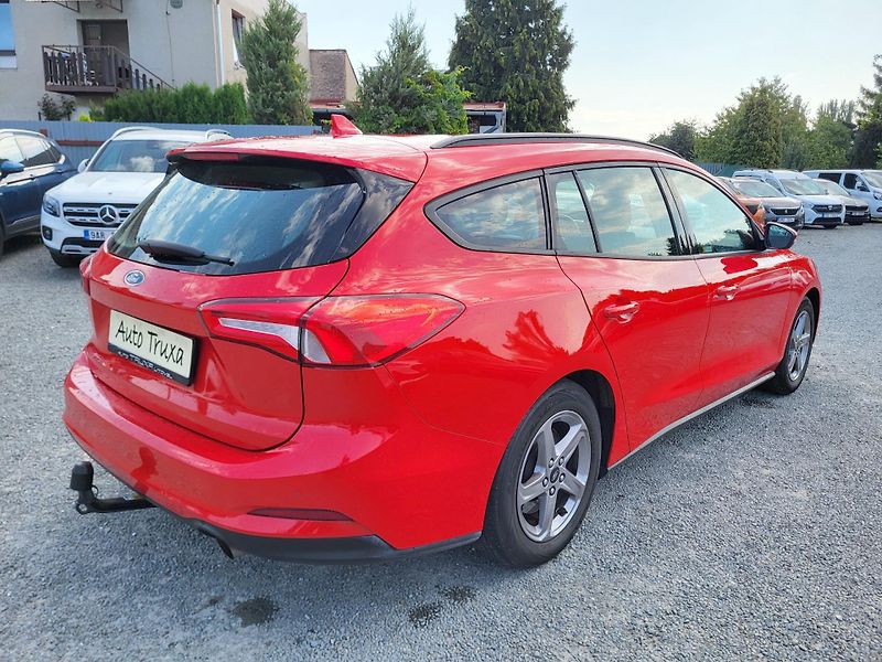 Ford Focus TREND 1.0 EcoBoost 92kW kombi - fotka 4 z 43