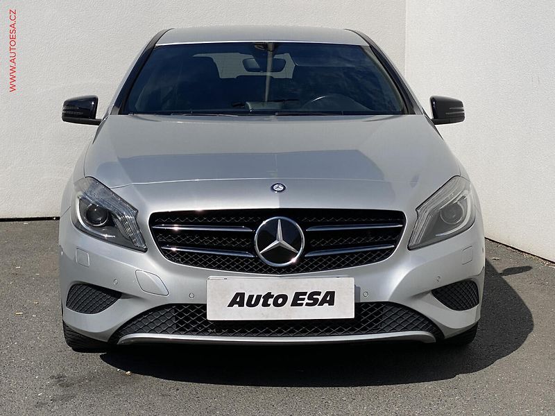 Mercedes-Benz Třídy A (2012) 1.6i A180, Sport, bixen, navi - fotka 2 z 19
