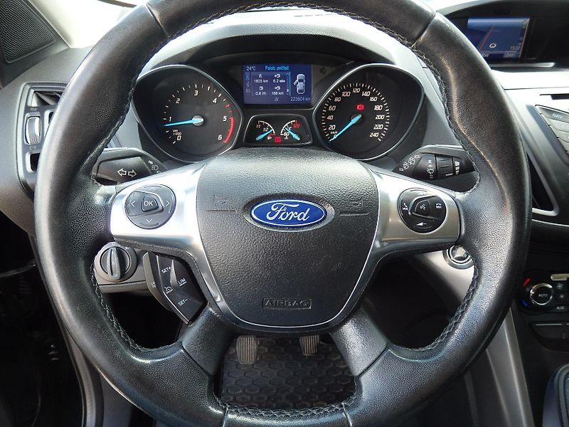 Ford Kuga 2.0 TDCI 103 kW NAVIGACE - fotka 16 z 18