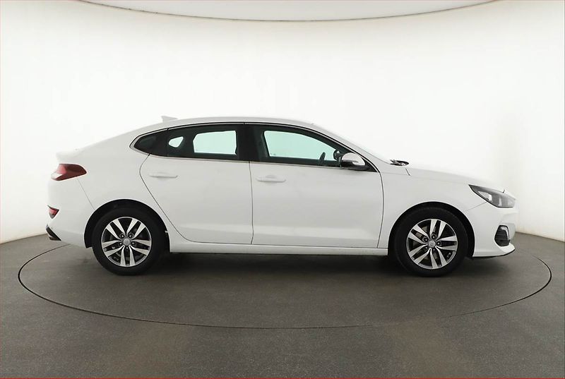Hyundai i30 (2019) 1.0 T-GDI, Serv.kniha - fotka 6 z 13
