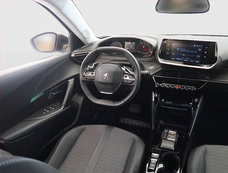 Peugeot 2008 (2022) Allure 1.2 PureTech, Automat - fotka 7 z 25