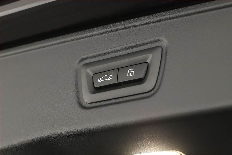 BMW Řada 5 (2025) 520d xDrive, M Sport, Navigace - fotka 14 z 21