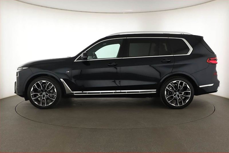 BMW X7 (2025) xDrive40d - fotka 3 z 20