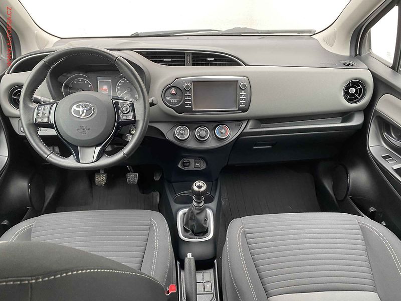 Toyota Yaris (2018) 1.5 i, 2.maj,ČR, servis - fotka 8 z 18