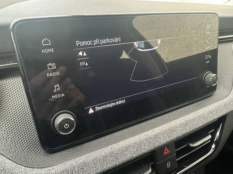 Škoda Scala Selection 1,0TSI 85kW MT6/J596 - fotka 14 z 25