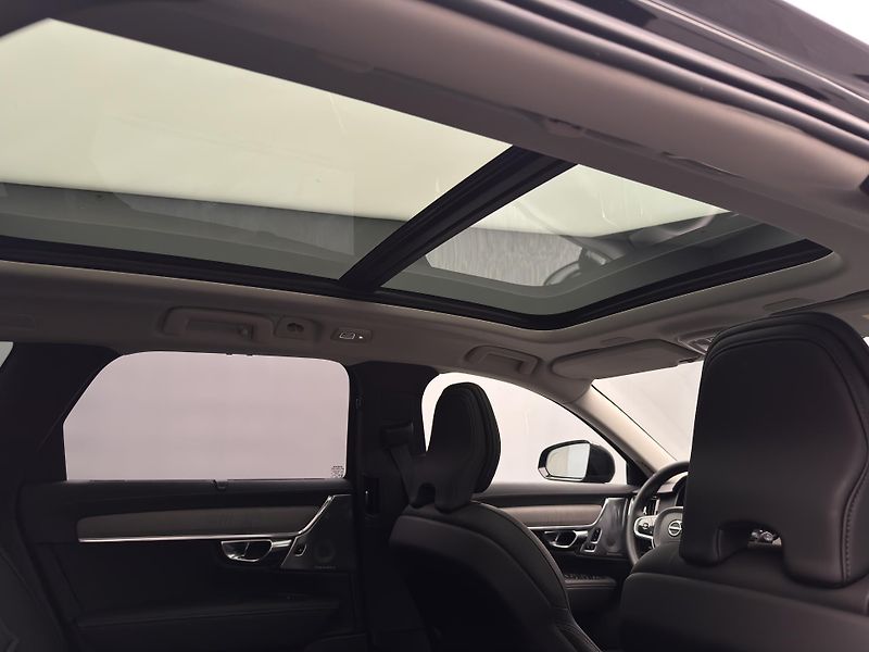 Volvo V90 T8 AWD RECHARGE ULTRA - fotka 24 z 53