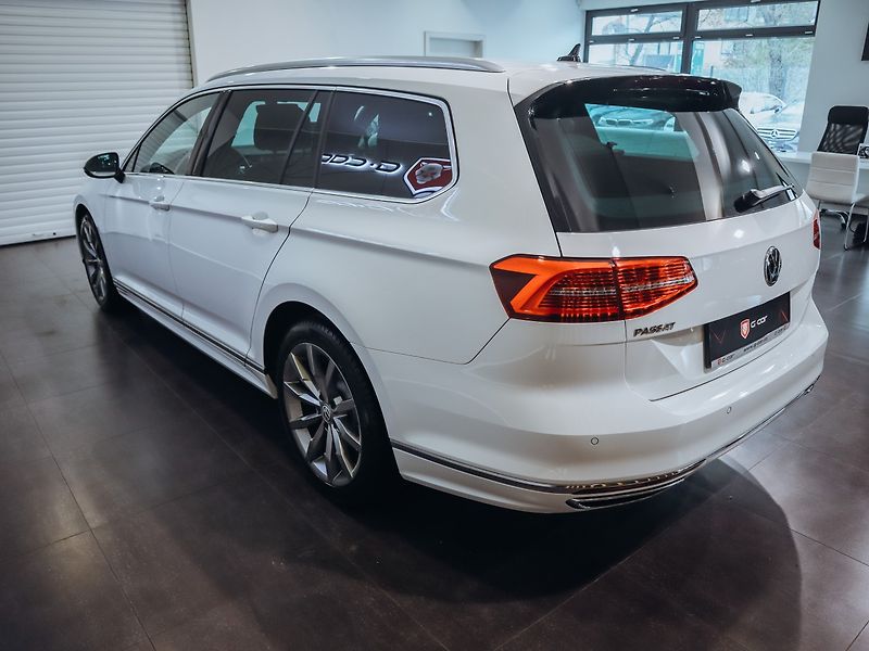Volkswagen Passat 2.0TDI DSG R-line - fotka 7 z 23