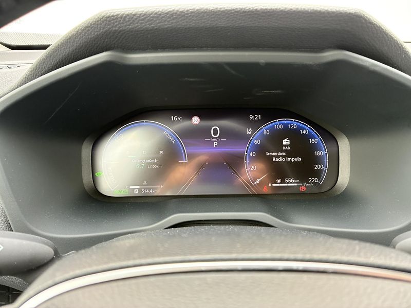 Toyota RAV4 2.5 HSD e-CVT AWD Comfort Styl - fotka 16 z 22